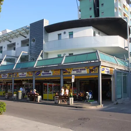 Apartman Modern Flat Close To The *