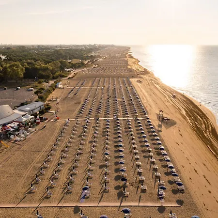 Modern Flat Close To The Apartman *