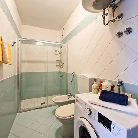 Modern Flat Close To The شقة بيبيوني