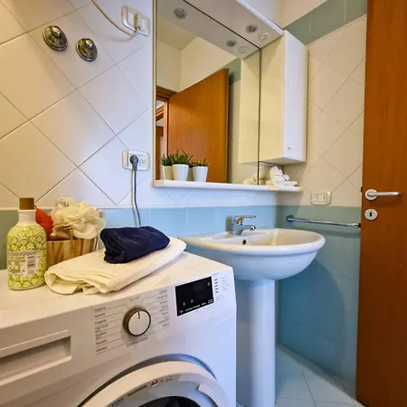 Modern Flat Close To The شقة