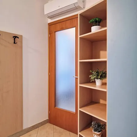 Modern Flat Close To The شقة